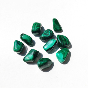 100g all'Ingrosso di <span class=keywords><strong>Pietre</strong></span> Levigate di Malachite <span class=keywords><strong>e</strong></span> <span class=keywords><strong>Cristalli</strong></span> <span class=keywords><strong>Verdi</strong></span>, Bellissima Decorazione per la Casa Come Regalo - Product Image 3