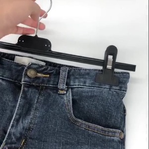Percha <span class=keywords><strong>de</strong></span> Plástico para Pantalones, Individual, Antideslizante, Negra, para Armario, Uso Comercial <span class=keywords><strong>de</strong></span> Lujo, Elástica, Desechable, Sin Rastro - Product Image 5
