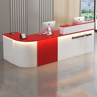 Comptoir de réception moderne en bois massif en forme de L avec éclairage LED, panneau cannelé minimaliste pour bureau, hôtel, hôpital, spa