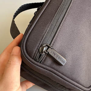 Sac de toilette de voyage à grande capacité, sac à fermeture éclair imperméable en PVC avec logo et couleur personnalisés, 24*14*10cm - Product Image 2