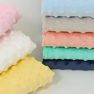 Yüksek kaliteli Polyester Minky puantiyeli kumaş süper yumuşak kabarcık bebek battaniye Minky nokta peluş kumaş bebek battaniye için