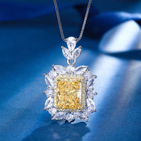 Pendentif unisexe de luxe en cuivre plaqué platine avec zircon vert princesse, texture simple, accessoire de mariage