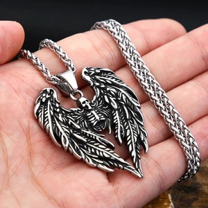 yunnique Collier pour homme en acier inoxydable avec pendentif aile de crâne viking foncé, cadeau - Product Image 2
