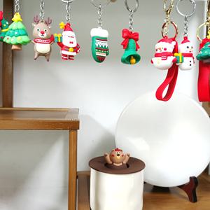 Llavero de PVC suave 3D personalizado con diseño de árbol de Navidad, colgante para bolso, accesorio para llavero de coche - Product Image 6