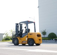 Chariot élévateur contrepoids industriel XCF30KT, aménagement ergonomique pour un travail continu en extérieur et en intérieur