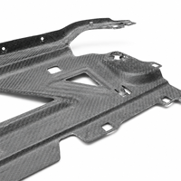 Panneau moulé en fibre de carbone brillant sur mesure OEM avec découpes de précision et trous de fixation pour couverture de panneau automobile