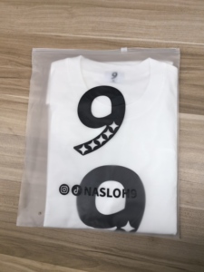 กระเป๋าใส่เสื้อผ้าแบบซิป OEM แบบฝ้า พิมพ์โลโก้ตามสั่ง บรรจุภัณฑ์เสื้อผ้า ซองเก็บเสื้อผ้าแบบใช้ซ้ำได้ โรงงาน ODM รับผลิต - Product Image 5