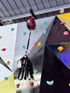 Équipement d'escalade professionnel de qualité supérieure pour descente lente, idéal pour les aires de jeux intérieures et l'escalade sur roche. - Product Image 4