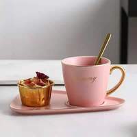 Tasse à café en céramique à poignée dorée de restaurant bleu marine de luxe au design créatif avec assiettes triangulaires