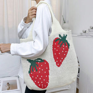 <span class=keywords><strong>Sac</strong></span> en crochet <span class=keywords><strong>à</strong></span> motif de fraises mignon personnalisé, grand <span class=keywords><strong>sac</strong></span> <span class=keywords><strong>à</strong></span> <span class=keywords><strong>main</strong></span> de style vacances pour les adolescentes, les étudiants, les voyages en plein air - Product Image 2