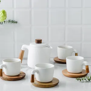 Tazas negras mate Tazas de té de cerámica Platillo de madera con mango de madera Taza de café Juego de regalo Juegos de té de cerámica