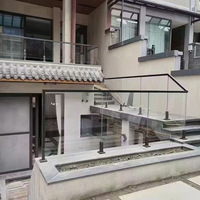 Colonne d'escalier moderne et minimaliste en alliage d'aluminium avec clip de rampe en verre épaissi, base à fente, fixation au sol, pour piscine à débordement