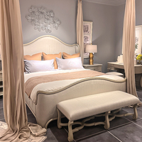 Lit king-size vintage européen personnalisé avec tête de lit haute en bois massif vieilli, style antique, mobilier de chambre de luxe