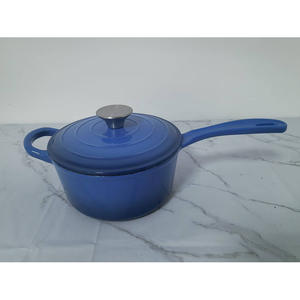 Marmite en <span class=keywords><strong>fonte</strong></span> émaillée écologique avec longue poignée, couvercle antiadhésif, compatible gaz et induction, pour ragoûts et plats mijotés – Vente en gros - Product Image 1