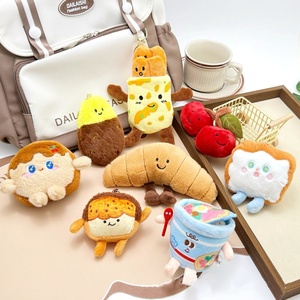 En stock : Poupées en peluche Jelly-cat, modèles gâteau aux fruits, croissant, pizza, cerise, et porte-clés mignons, breloques de sac, pendentifs de sac à dos en matériau PP - Product Image 2