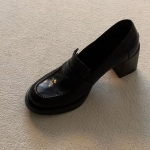 Mocassins élégants et tendance pour femmes, style britannique, plateforme imperméable à talons hauts en PU, classiques printemps-automne, rétro. - Product Image 4