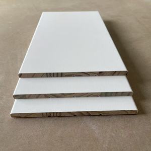 Marco de puerta plano de pino radiata imprimado blanco, longitud personalizada, suministro al por mayor para componentes de marco de puerta FJ, tamaño personalizado al por mayor - Product Image 6