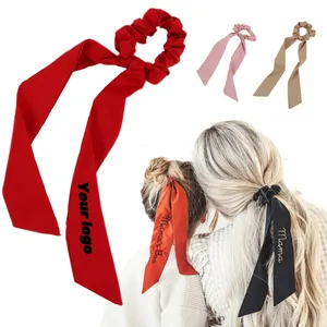 Chenghe nuevo logotipo personalizado de satén de seda scrunchies para mujeres niñas con cinta al por mayor coreano lindo impreso elástico accesorios para el cabello