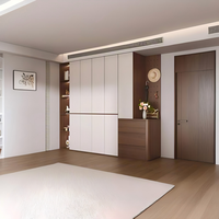 Armoire sur mesure élégante en placage de chêne avec éclairage intégré pour espace vestiaire d'appartement de type boutique