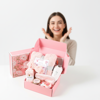 Ensemble cadeau de spa rose poudré tendance 2025, gobelet de 20 oz, boule de sel de bain, bougie, chaussettes en peluche, kit de soins personnels pour femmes
