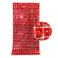 Rideau à franges carré en feuille d'aluminium pour la Saint-Valentin, rouge, romantique, avec flèche de Cupidon, pétales de rose, ruban soyeux rose poudré, draperie délicate pour importateurs