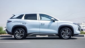 Auto Eléctrico BYD Song L DM-i 2025 de Cuatro Ruedas - Product Image 3