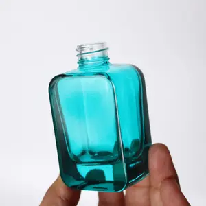 אריזת זכוכית עור גבוהה טיפול קוסמטי זכוכית עבה בקבוק 30 מ "ל 50 מ" ל בקבוק dropper עם כובע לבן