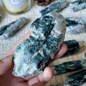 Wholesale Natural <b>Crystal</b> Mineral Specimen High Quality Rough Green Blue Kyanite <b>Raw</b> Semi Precious Stone for Home Decor Gift - Product Image 5