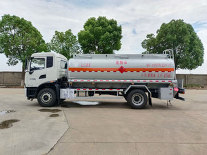 Camion-citerne tout-terrain 4x4 personnalisable, équipé d'un distributeur de carburant à haut débit, adapté aux zones minières isolées des îles - Product Image 3
