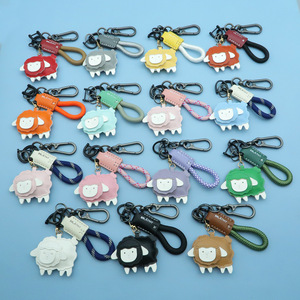 Porte-clés en PU en forme de mouton avec logo personnalisé, cordon tressé détachable et accessoires complets pour la vente en gros, promotionnel et souvenir - Product Image 1