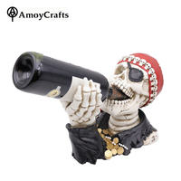 Figurine de pirate squelette à une œillette en polyrésine personnalisée, support de bouteille de vin décoratif en résine avec cache-œil pour bar