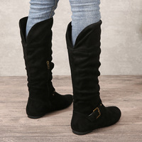 Bottes montantes rétro pour femme à talon plat et bout rond avec fermeture éclair, boucle de ceinture métallique et semelle en caoutchouc thermoplastique durable