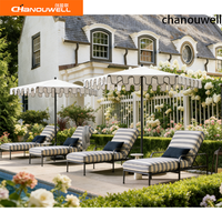 Collection de chaises longues d'extérieur modernes en aluminium, structure métallique résistante aux intempéries avec coussin rayé, chaise inclinable de patio antirouille.