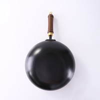 Wok Zhangqiu fait main à motif martelé, poignée en bois, antiadhésif, pour cuisinière à gaz, idéal pour la cuisine domestique, cadeau parfait