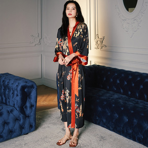 Pijamas <span class=keywords><strong>de</strong></span> Satén <span class=keywords><strong>de</strong></span> Verano para Mujer ODM/OEM, Camisón Corto <span class=keywords><strong>de</strong></span> Lujo, Bata <span class=keywords><strong>de</strong></span> Baño con Mangas <span class=keywords><strong>de</strong></span> Siete Puntos, Cierre con Cordón, Estampado <span class=keywords><strong>de</strong></span> Leopardo - Product Image 4