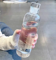 Bouteille d'eau en verre transparent avec manchon anti-brûlure et marquage gradué 500/750 ml – Design classique écologique – Vaisselle de plein air unisexe