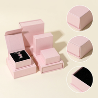 Scatola Portaoggetti Magnetica Rosa Chiaro a Forma di Libro con Coperchio Ribaltabile, Stampa Logo Opzionale, Confezione Semplice per Anelli
