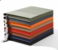 Carnet A5 personnalisable haut de gamme pour cadeaux d'affaires, couverture rigide, 200 pages intérieures en cuir, avec pendentif métallique promotionnel, type agenda, avec logo