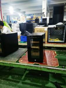 Humidor de Cigarros Eléctrico NUELEAD NE-112 con Puerta de Vidrio Antivaho, Capacidad para 100 Cigarros, Control Inteligente de Humedad, Humidor Doméstico de Aluminio - Product Image 3