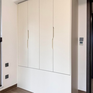 Meilleure vente 2025 : Grande armoire de chambre à coucher écologique personnalisée à portes segmentées, avec tête de lit et coiffeuse, pour hôtels et appartements - Product Image 4