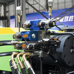 Machine de moulage par injection servo horizontale pour préformes de bouteilles PET, 4600 <span class=keywords><strong>kN</strong></span>, vis de <span class=keywords><strong>85</strong></span> mm pour la production de préformes - Product Image 2