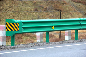 Barriere di traffico autostradale per le strade rurali Anti-corrosione tre-Wave Guardrail in acciaio travi ondulate colonne Guardrail pannelli - Product Image 4