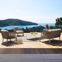 Ensemble de canapés d'extérieur en rotin nordique avec table basse, durable, imperméable, design moderne et simple, coussins en éponge pour hôtel, villa, pièce témoin