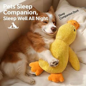 Juguete de Peluche para Perros, Compañero para Dormir, Patito Amarillo Resistente a Mordidas, Herramienta para Masticar y Aliviar el Estrés, Juguete para Gatos - Product Image 3