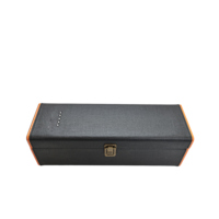 Boîte de présentation classique vintage en cuir PU noir mat pour une bouteille de vin, boîte à liqueur noire de qualité supérieure pour marque de spiritueux
