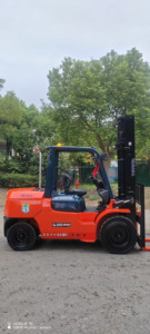 Chariot élévateur diesel Toyota d'occasion de 5 tonnes, chariot élévateur contrepoids d'origine japonaise, capacité de charge de 5 tonnes, Toyota 50 30 20 25 - Product Image 6