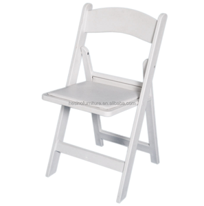 كرسي من البلاستيك البلاستيكي رخيص الثمن باللون الأسود قابل للطي للاستخدام في الأماكن الخارجية في حفلات الزفاف - Product Image 2