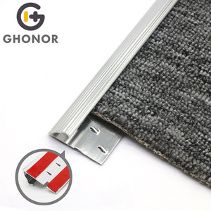 Profilés de garniture de carrelage incurvés en vinyle d'aluminium Profilé de <span class=keywords><strong>bande</strong></span> de séparation de transition d'extrémité de capsulage de tapis avec <span class=keywords><strong>bande</strong></span> adhésive - Product Image 3
