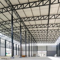 Bâtiment d'entrepôt moderne en structure acier durable, surface galvanisée pour atelier industriel, entrepôt métallique préfabriqué