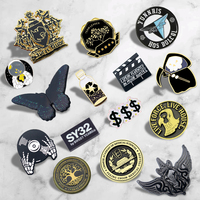 Insignes de logo en métal personnalisés autocollant magnétique d'anime bouton d'emblème en émail épingles de nom en or insigne en laiton personnalisé